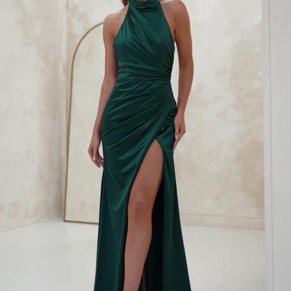 ALAYNA DRAPED HALTERNECK GOWN | EMERALD GREEN Size Small